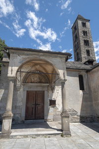 Villadossola, Verbano Cusio Ossola, 山麓, 意大利 中世纪圣巴图教会的外部