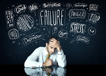 郁闷的商人坐在麻烦下思想框照片