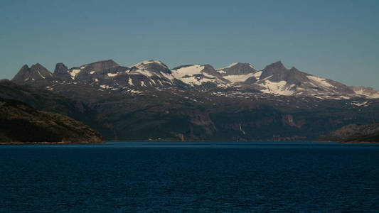 对挪威 Jektvik 的 Vaerangfjorden 和 Melfjorden 的看法