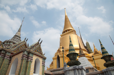 寺庙，寺庙的玉佛寺和泰国国王的家。扫管笏 phra 缴是曼谷最有名的旅游景点之一，它始建于 1782 年在曼谷，泰国