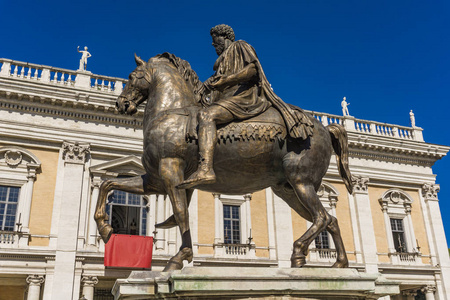 意大利罗马坎皮多利奥广场上的马库斯雕像
