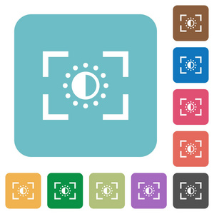 相机饱和度设置白色圆形正方形背景上的白色平面图标照片