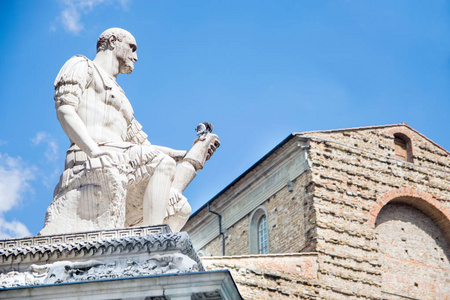 在广场圣洛伦索由 baccio bandinelli，佛罗伦萨，意大利乔瓦尼感恩漫画可亲的雕像