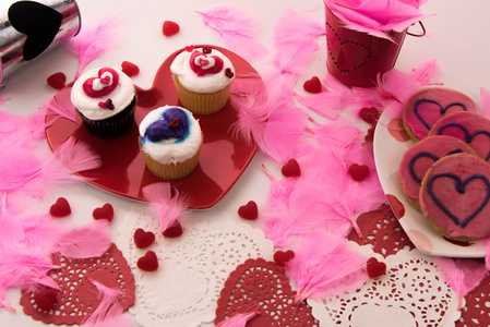 情人节粉红色饼干和蛋糕用的心