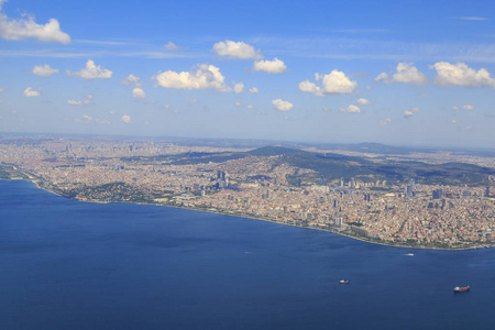 Maltepe 和 Kartal 部分 亚洲边 伊斯坦布尔, 土耳其从天空