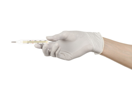 医疗主题 医生的手在手持温度计测量温度的病人在白色背景上的白色手套