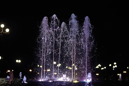 喷泉中的彩色水射流, 城市夜景照明