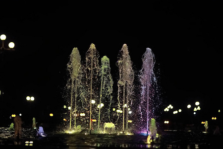 喷泉中的彩色水射流, 城市夜景照明