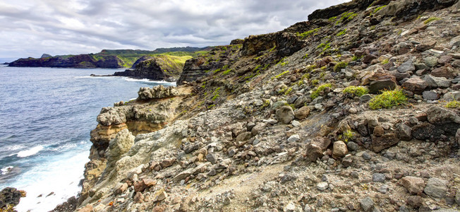 岛毛伊岛悬崖岩石 mliuntain 海岸线与海洋。夏威夷