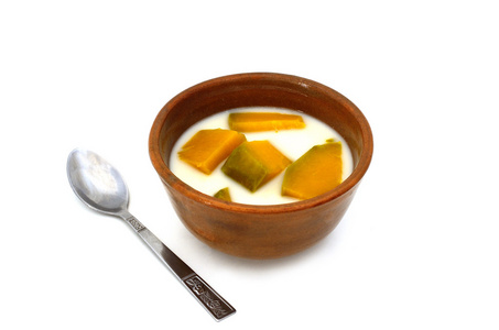 椰奶炖南瓜五颜六色的泰国风味甜点