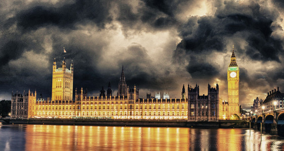 风暴结束大本钟和议会伦敦的房子