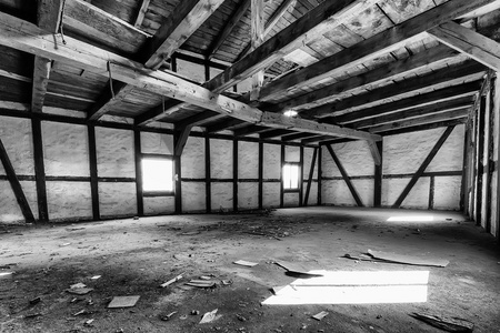 摧毁仓库照片