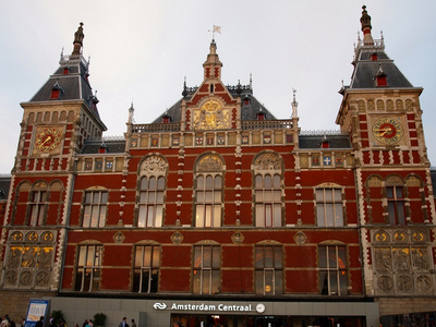 美丽的阿姆斯特丹中央火车站城市中心