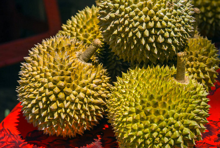 新鲜绿黄色植物市场上最昂贵的美味食品