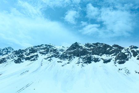 夏季山地景观瑞士弗鲁埃拉通行证