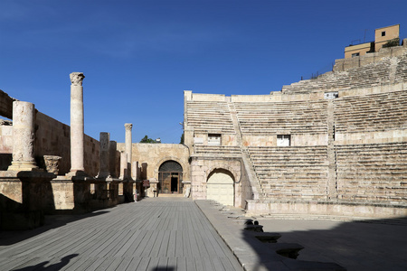 在安曼，约旦   罗马剧院剧院建安东尼庇护 138 161 ce 统治时期，大和倾斜结构可以容纳约 6000 人