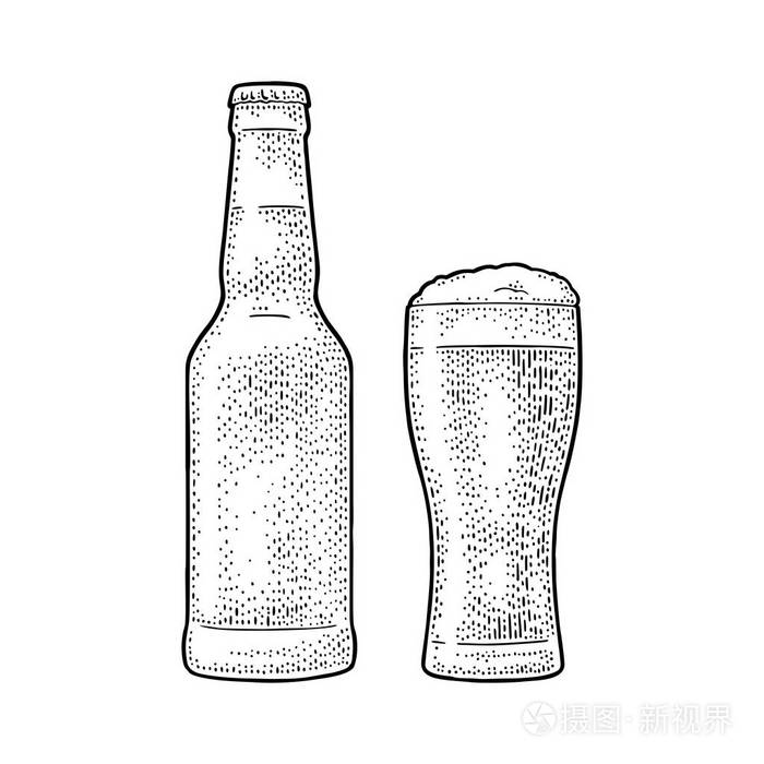 插画 玻璃啤酒和啤酒瓶.雕刻老式的矢量黑色插图.在白色背景下被隔离.