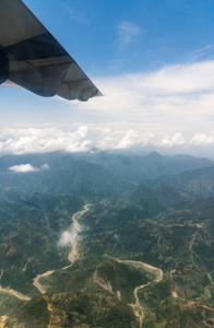 从飞机上看尼泊尔和喜马拉雅景观。旅游与尼泊尔旅游