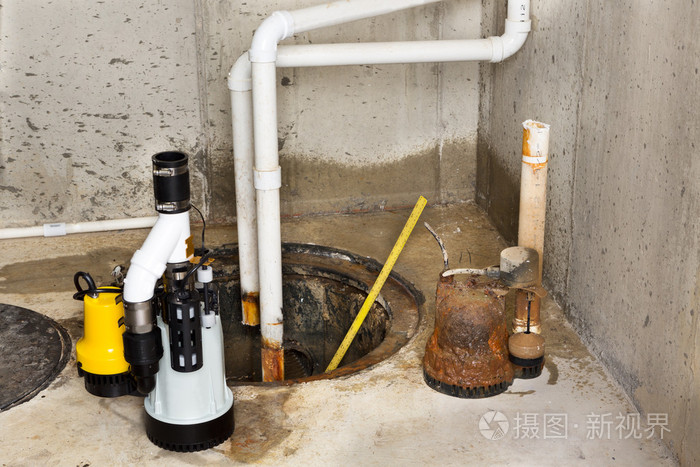 替换旧的抽水泵在地下室照片 正版商用图片0aalg6 摄图新视界 替换旧的抽水泵在地下室照片 正版商用图片0aalg6 摄图新视界