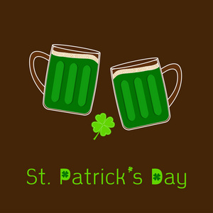 两个碰杯绿色玻璃啤酒杯照片