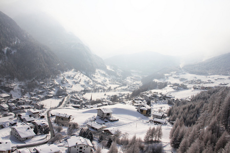 关于冬天的全景视图 solden 奥地利