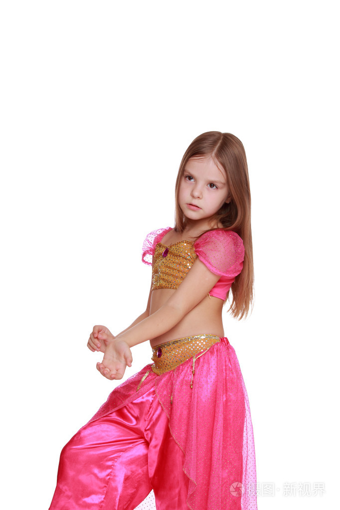 年轻的肚皮跳舞的女孩