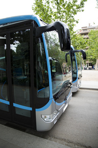 新现代城市公交车图片