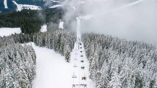 滑雪胜地缆车鸟瞰图