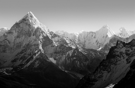 喜马拉雅山脉黑色和白色