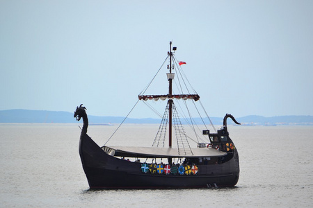 海盗船游玩北欧海盗船照片