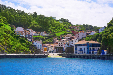 西班牙阿斯图里亚斯的 Cudillero 村