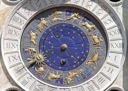 意大利威尼斯的生肖钟与金色太阳