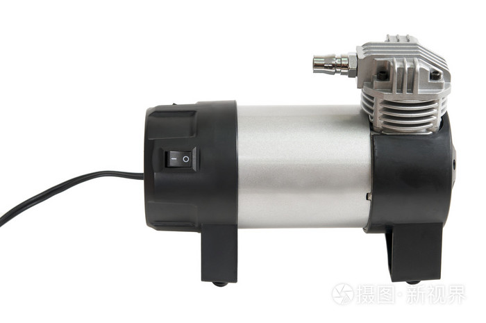 在白色背景上孤立的汽车空气压缩机