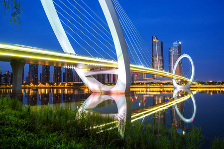 中国南京城市天际线与现代建筑夜景景观