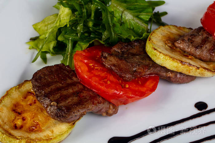 蔬菜香草烤牛肉
