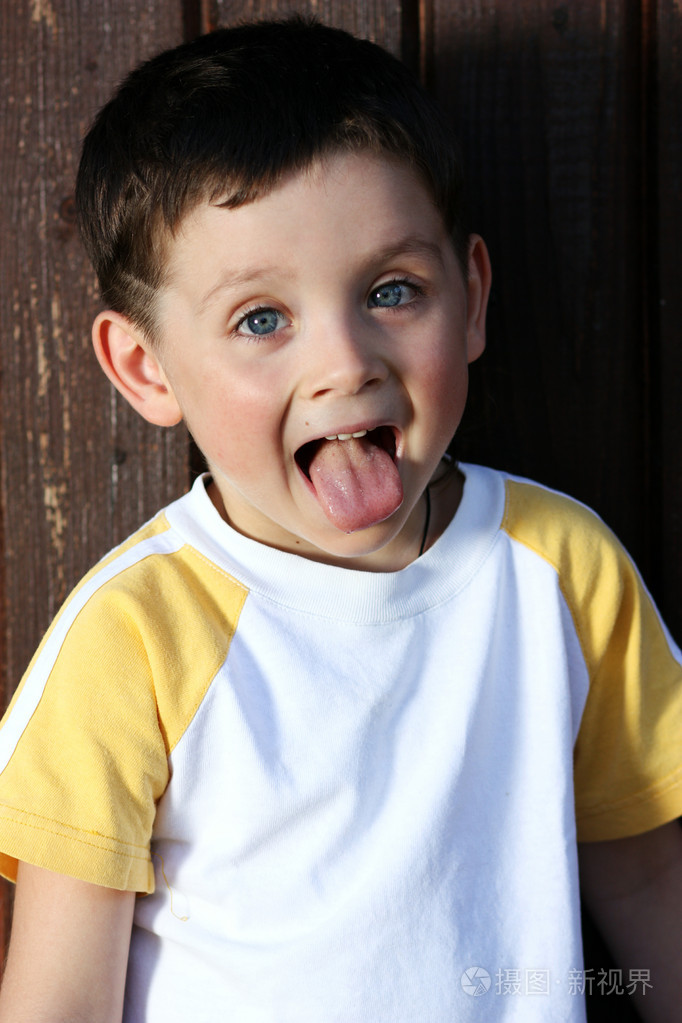 漂亮的小男孩的肖像