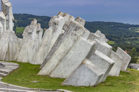 二次大战战斗机工人营纪念碑在 Kadinjaca, 塞尔维亚