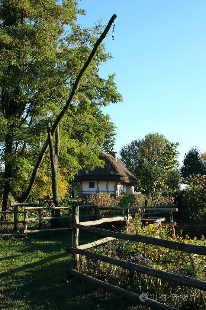 乌克兰农村的平房屋顶是稻草