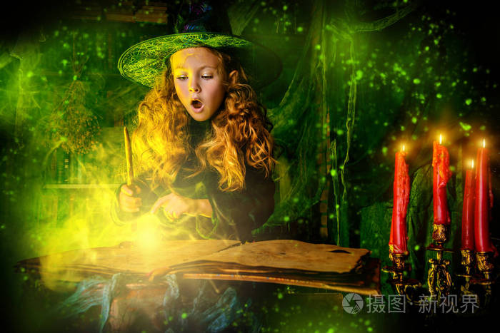 可爱开朗的小女巫厨师一瓶神奇的药水