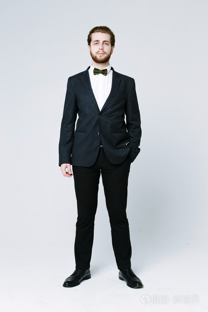 穿着西装的英俊男人照片-正版商用图片0adbaq-摄图新视界