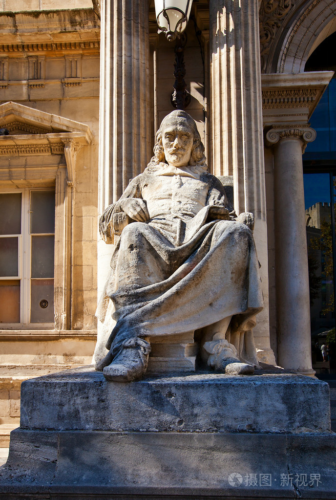 剧院前的皮埃尔高乃依雕像xixc