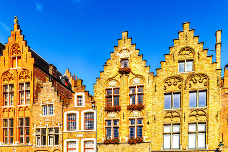 比利时历史悠久的中世纪城市布鲁日 bruges 的带阶梯式山墙的中世纪房屋