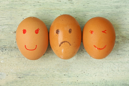 三个鸡蛋与情感的面孔