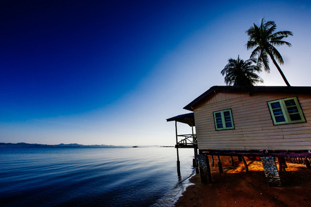 在海边的小屋图片