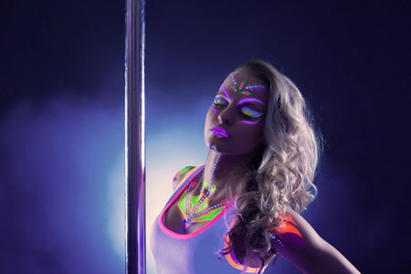 动感小站钢管舞图片