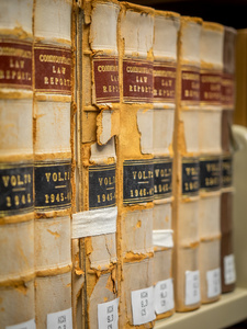 法律图书馆旧法律书籍