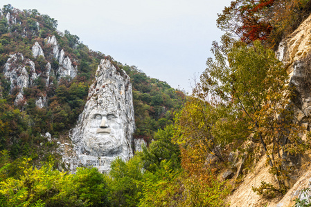 decebal 在多瑙河上的岩石雕像