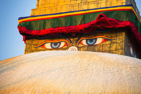 博佛塔在加德满都博德纳佛塔的特写佛眼照片