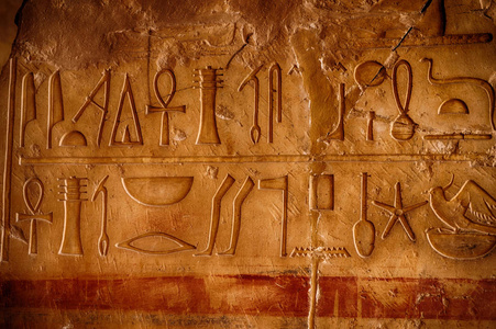 hierroglyph 在哈特谢朴苏特寺作为良好的背景