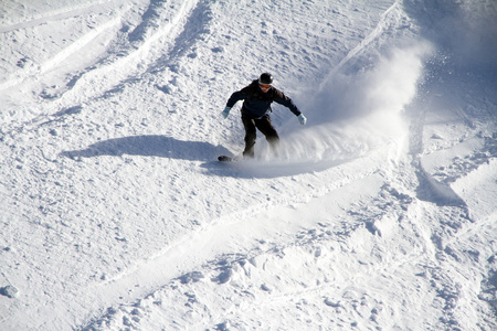 在山的单板滑雪 freerider